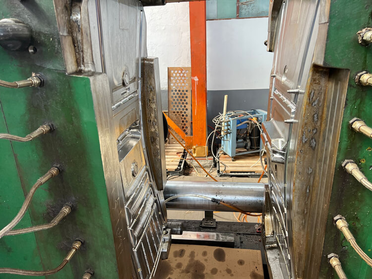 clear chiavari chair