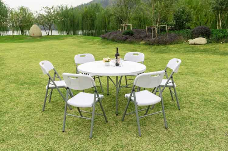 Plastic banquet table