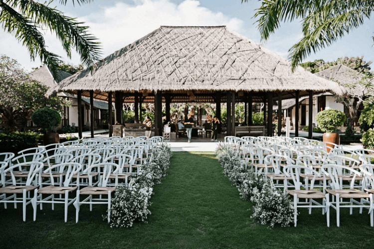 white resin chair supplier